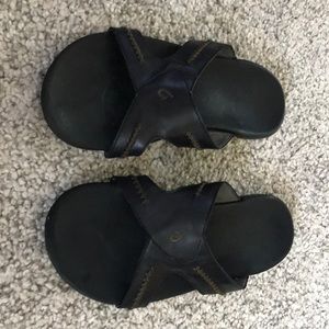 OluKai sandals/sliders